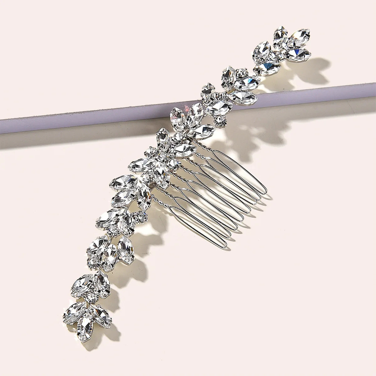 Einfacher Haarkamm mit Strass