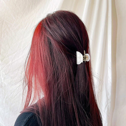 Kleine Haarkralle im Korean-Style