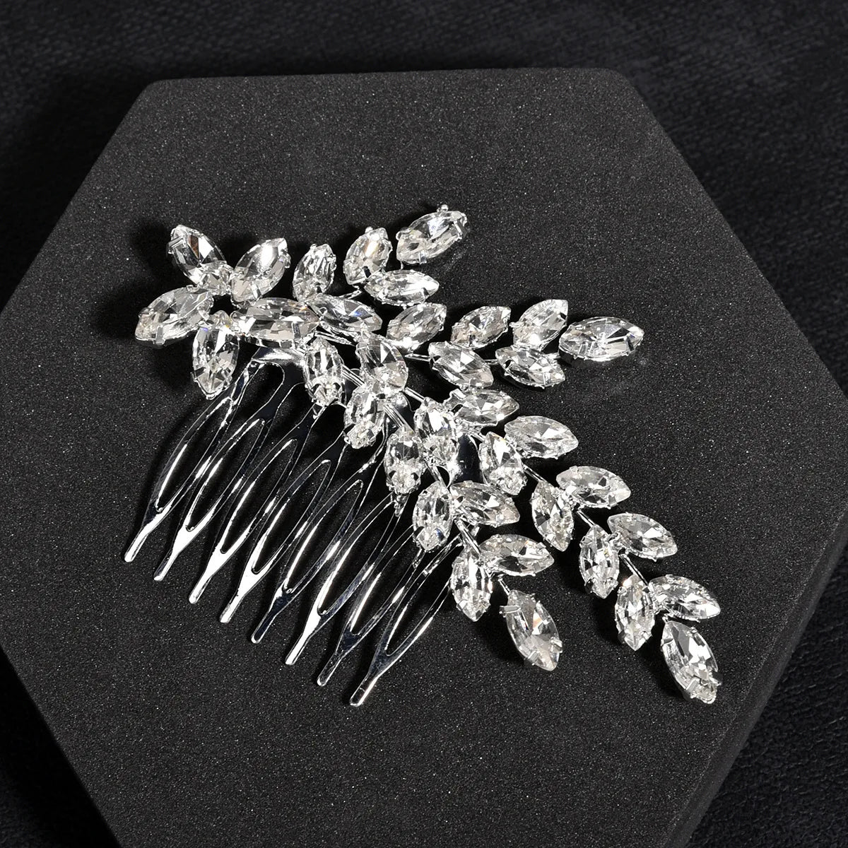 Einfacher Haarkamm mit Strass
