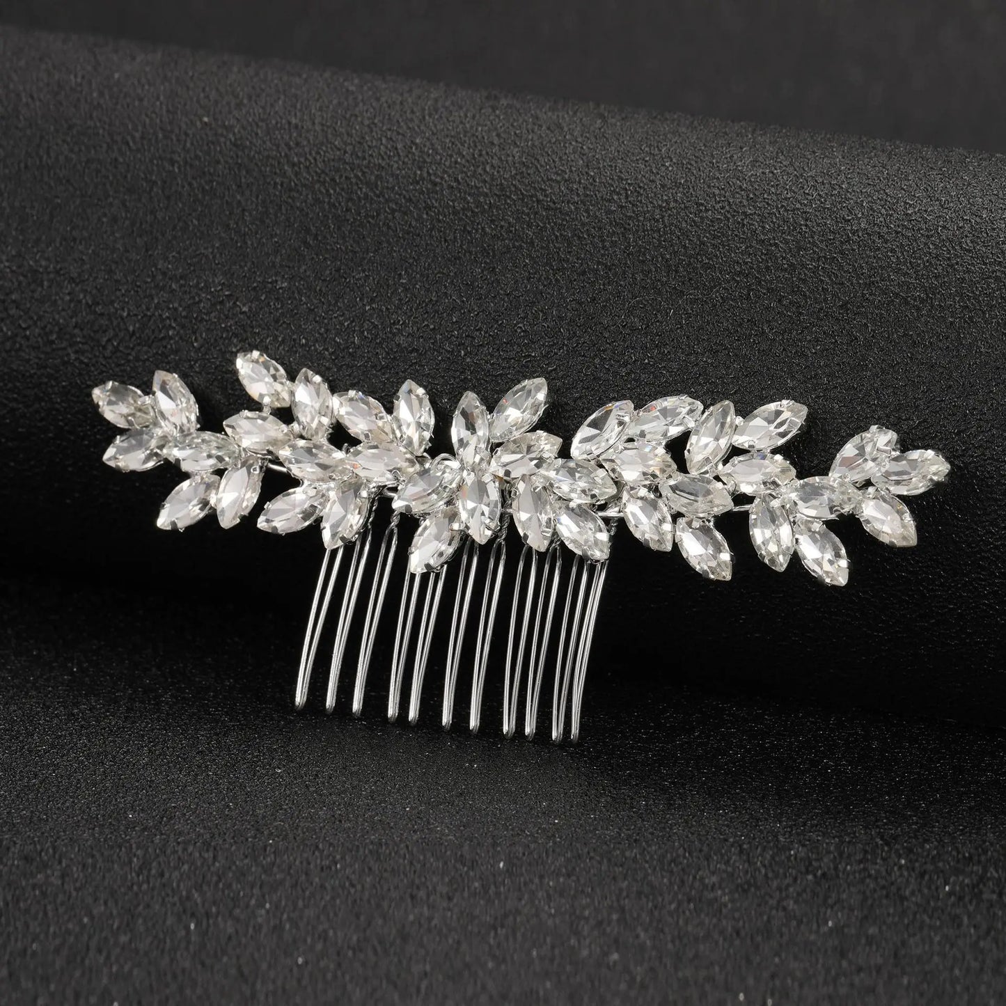 Einfacher Haarkamm mit Strass