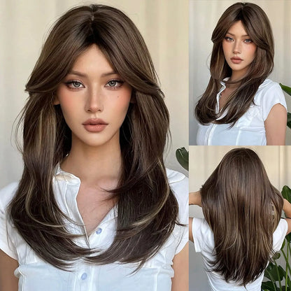 Schwarze Perücke mit rotem Highlight & Pony – Produktfoto 11
