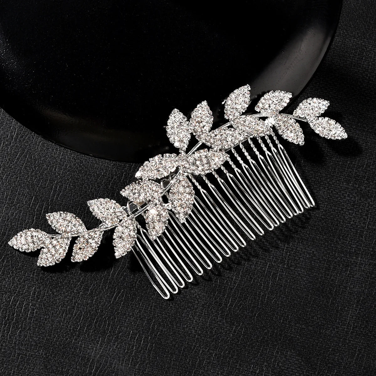 Einfacher Haarkamm mit Strass